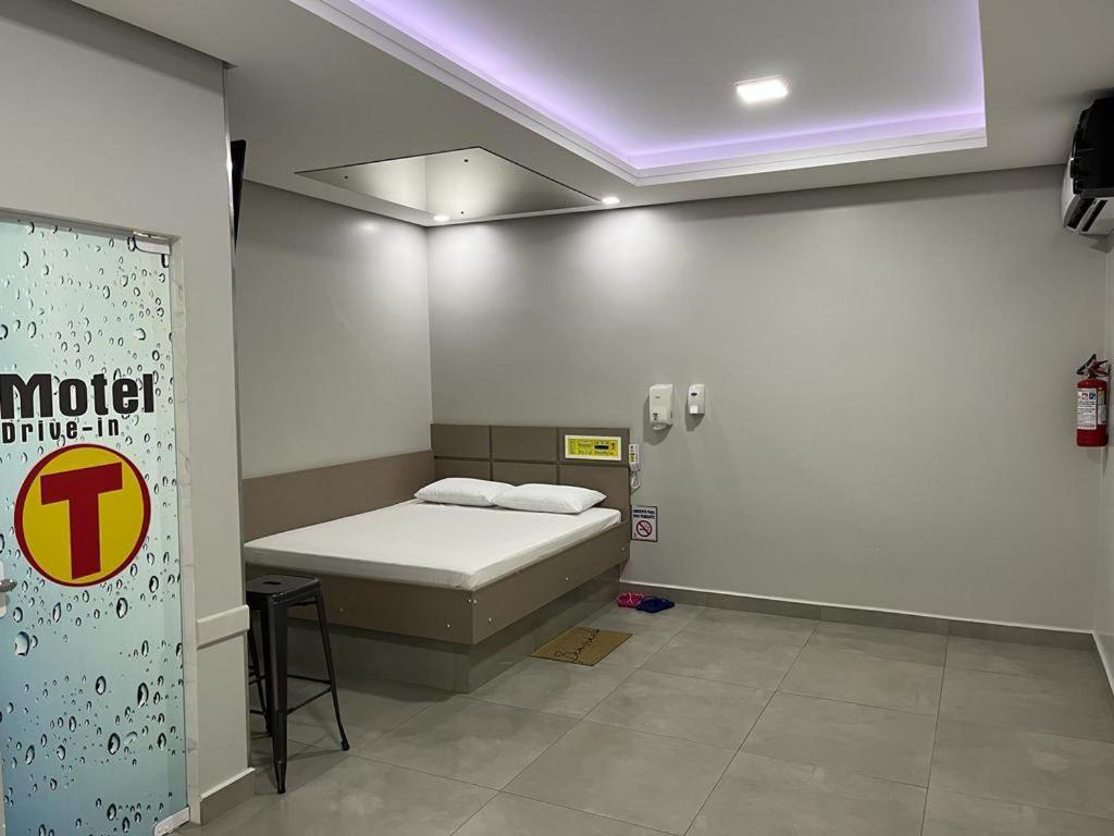 Motel Drive In T - Prolongamento Da Avenida Getulio Vargas Facil Acesso Ao Shopping Patio Chapeco Luaran gambar